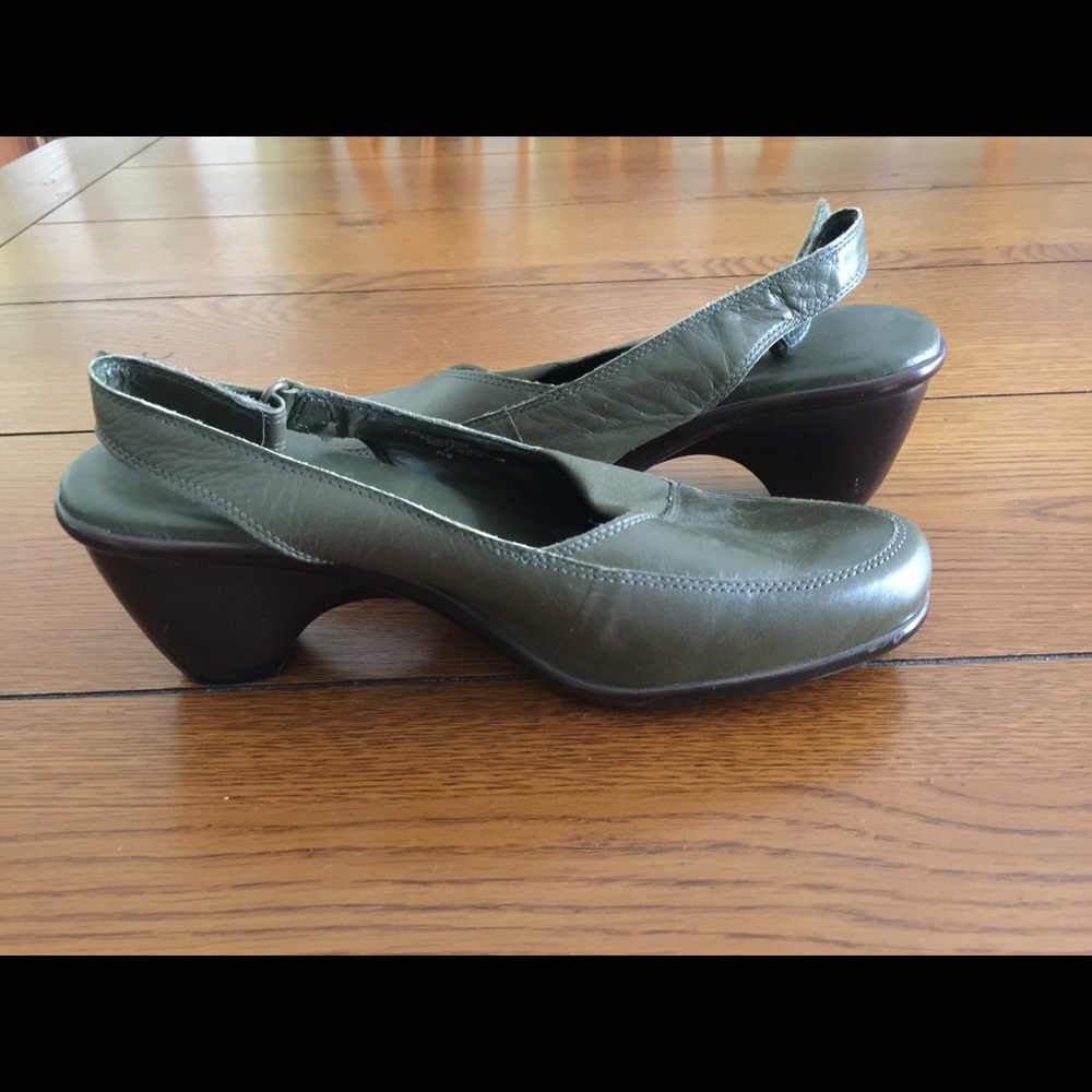 Dressy shoe with open back .